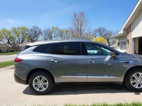 Used 2019 Buick Enclave Essence image 12