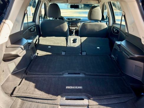 Used 2018 Nissan Rogue S AWD/4WD image 18