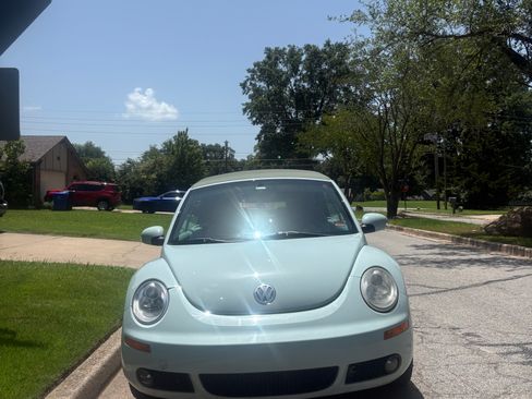 Used 2006 Volkswagen Beetle Convertible w/ Package 2 FWD image 4