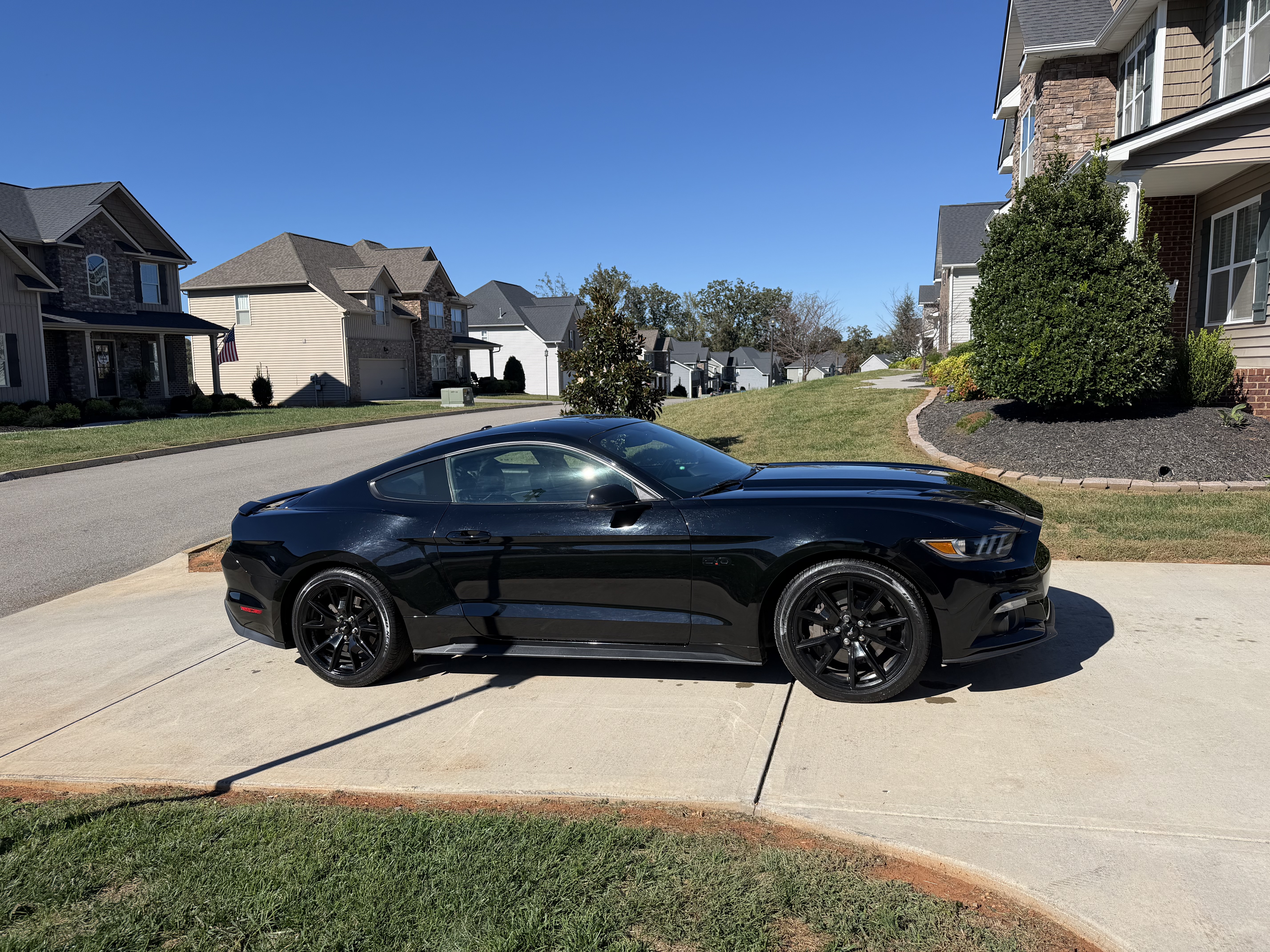 Used 2017 Ford Mustang GT Premium w/ Equipment Group 401A RWD image 11