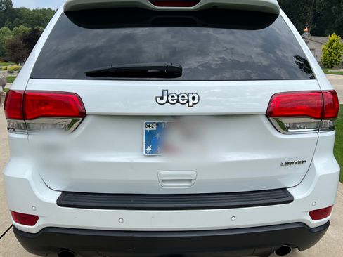 Used 2018 Jeep Grand Cherokee Limited w/ Luxury Group II image 4