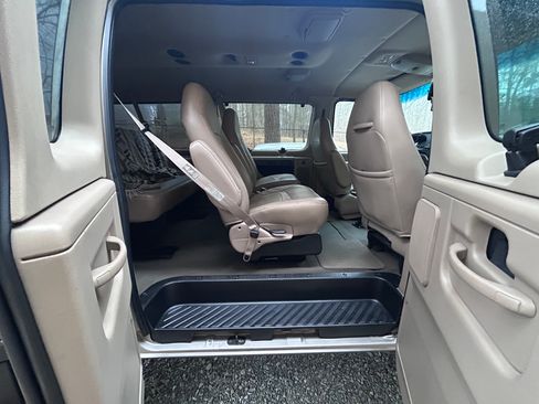 Used 2002 Ford E-350 and Econoline 350 Van image 6