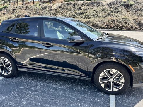 Used 2023 Hyundai Kona SEL w/ Cargo Package image 12