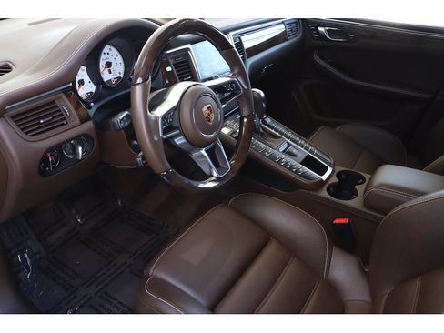Used 2017 Porsche Macan Turbo image 22
