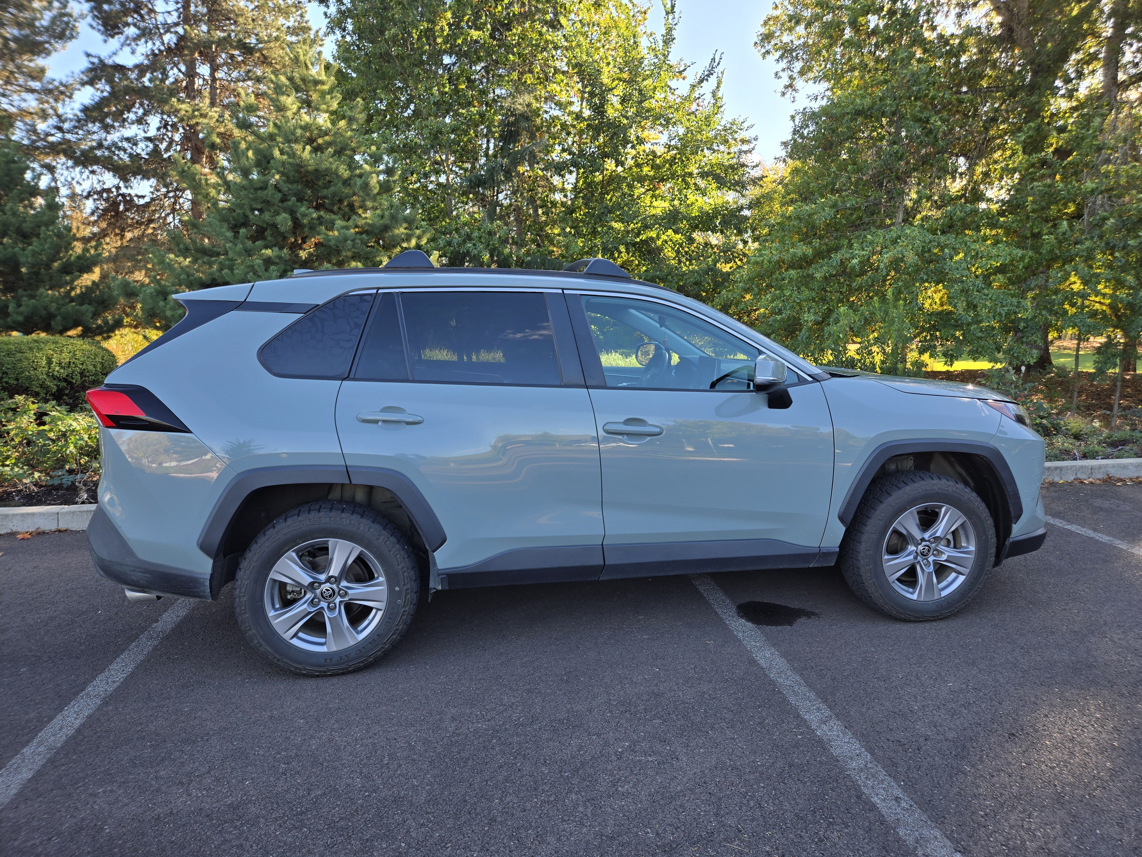 Used 2022 Toyota RAV4 XLE AWD/4WD image 8
