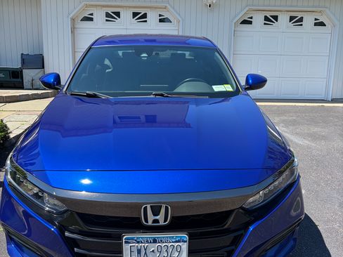 Used 2018 Honda Accord Sport image 2