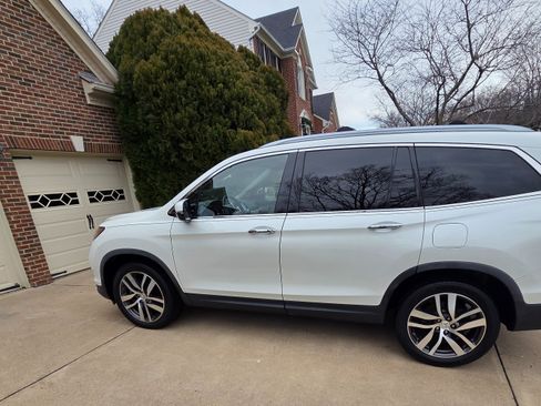 Used 2017 Honda Pilot Touring image 2