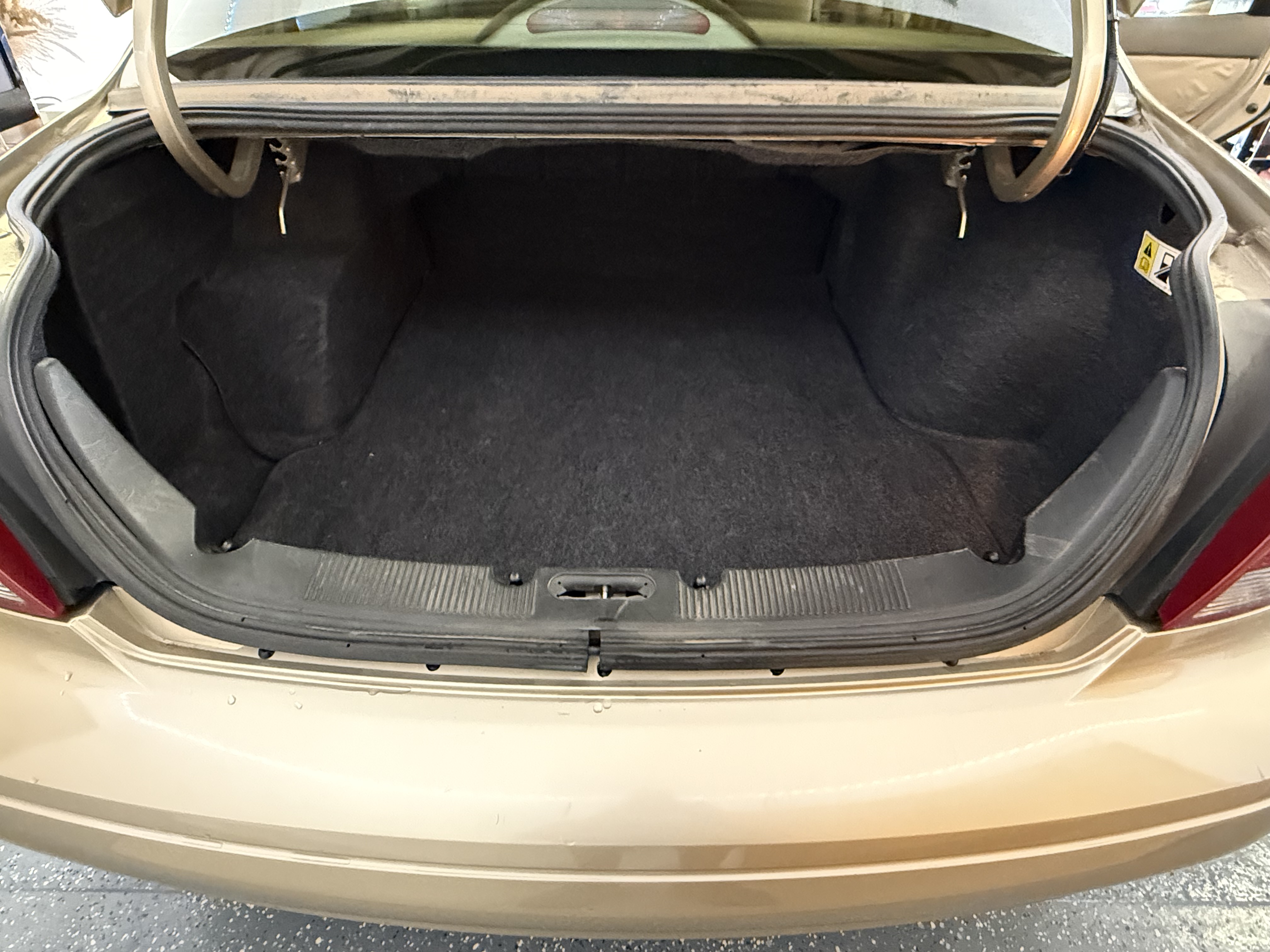 Used 2001 Ford Taurus LX FWD image 30