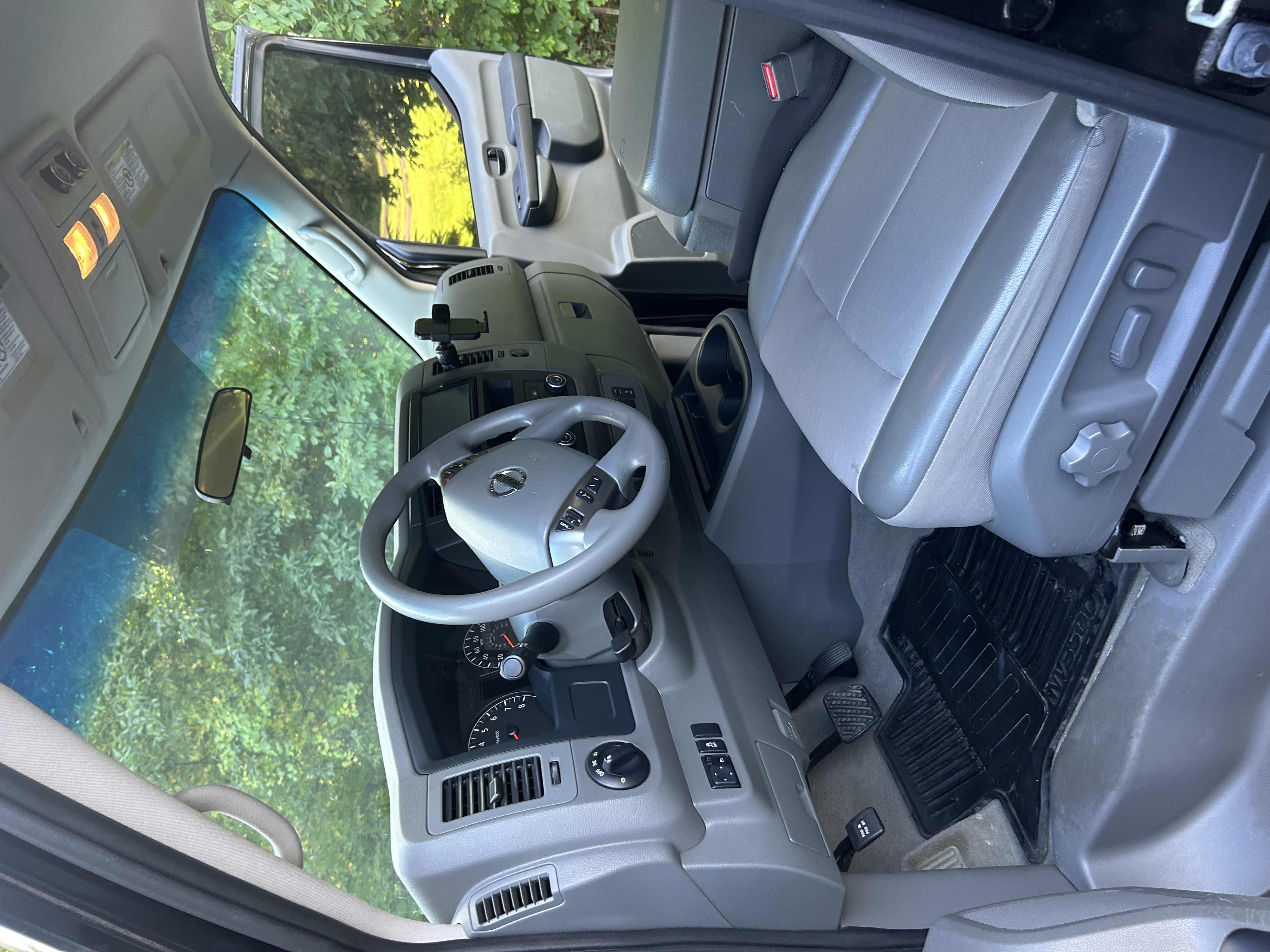 Used 2021 Nissan NV 3500 SV RWD image 9