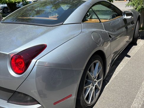 Used 2014 Ferrari California RWD image 5