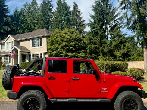 Used 2011 Jeep Wrangler Unlimited Sahara image 9