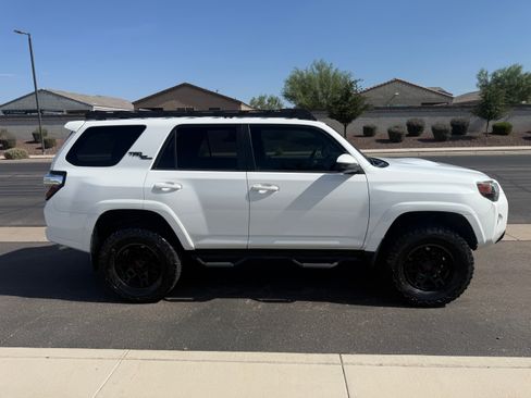 Used 2018 Toyota 4Runner TRD Off-Road AWD/4WD image 5