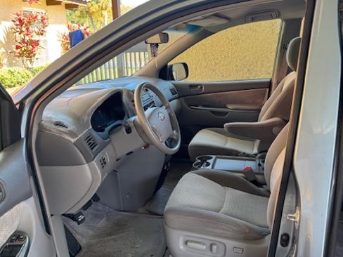 Used 2009 Toyota Sienna LE FWD image 8