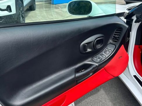 Used 2004 Chevrolet Corvette Coupe RWD image 5