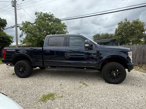 Used 2022 Ford F250 Lariat w/ Tremor Off-Road Package AWD/4WD image 4