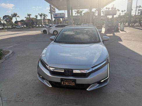 Used 2018 Honda Clarity Touring image 2