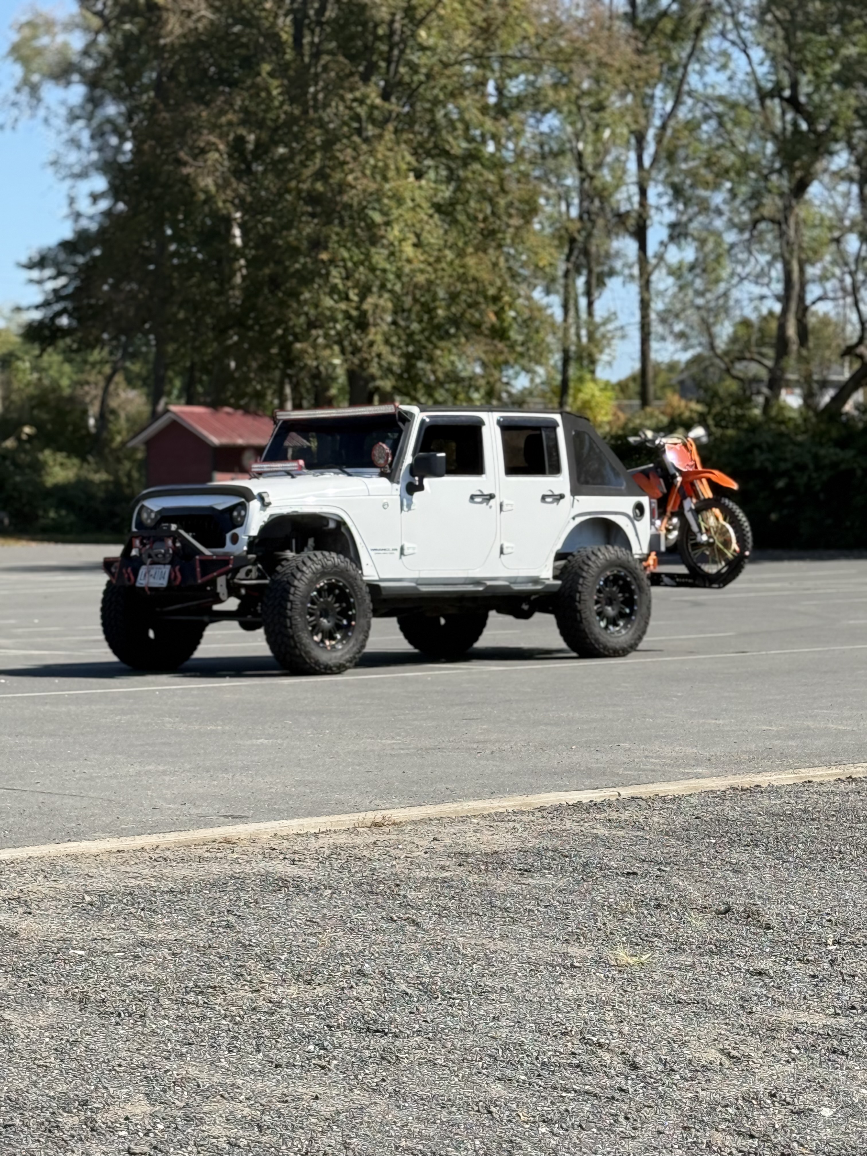 Used 2013 Jeep Wrangler Unlimited Sahara w/ Dual Top Group AWD/4WD image 12