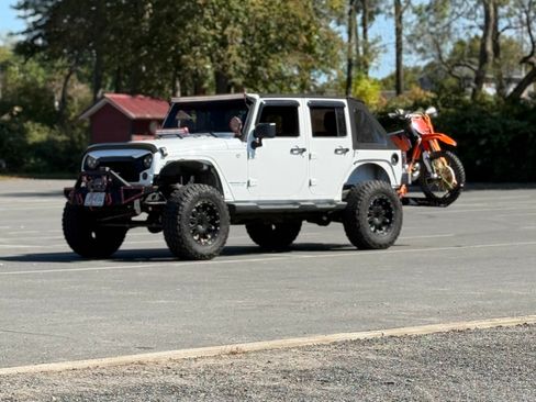 Used 2013 Jeep Wrangler Unlimited Sahara w/ Dual Top Group AWD/4WD image 12