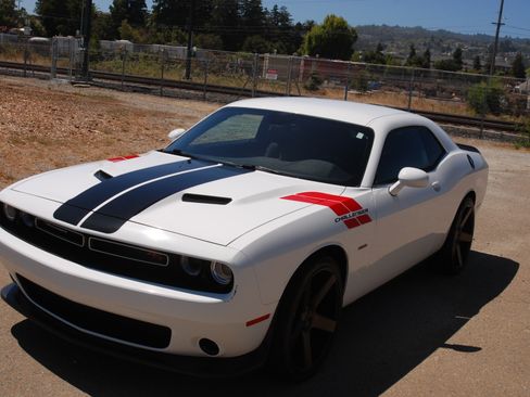 Used 2016 Dodge Challenger SXT RWD image 18