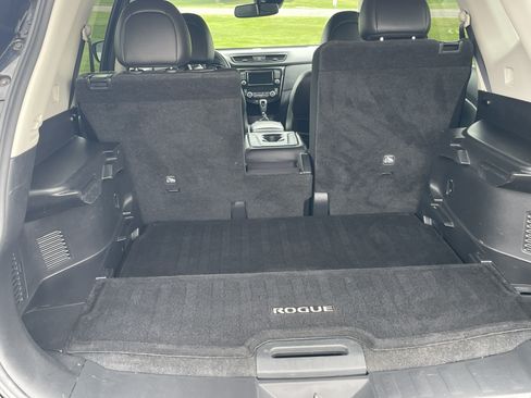 Used 2018 Nissan Rogue SL w/ Premium Package AWD/4WD image 4