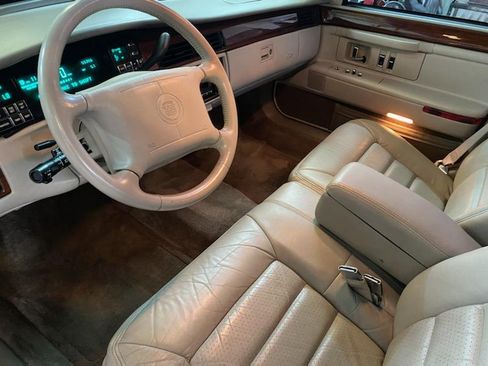 Used 2006 Cadillac DTS image 12