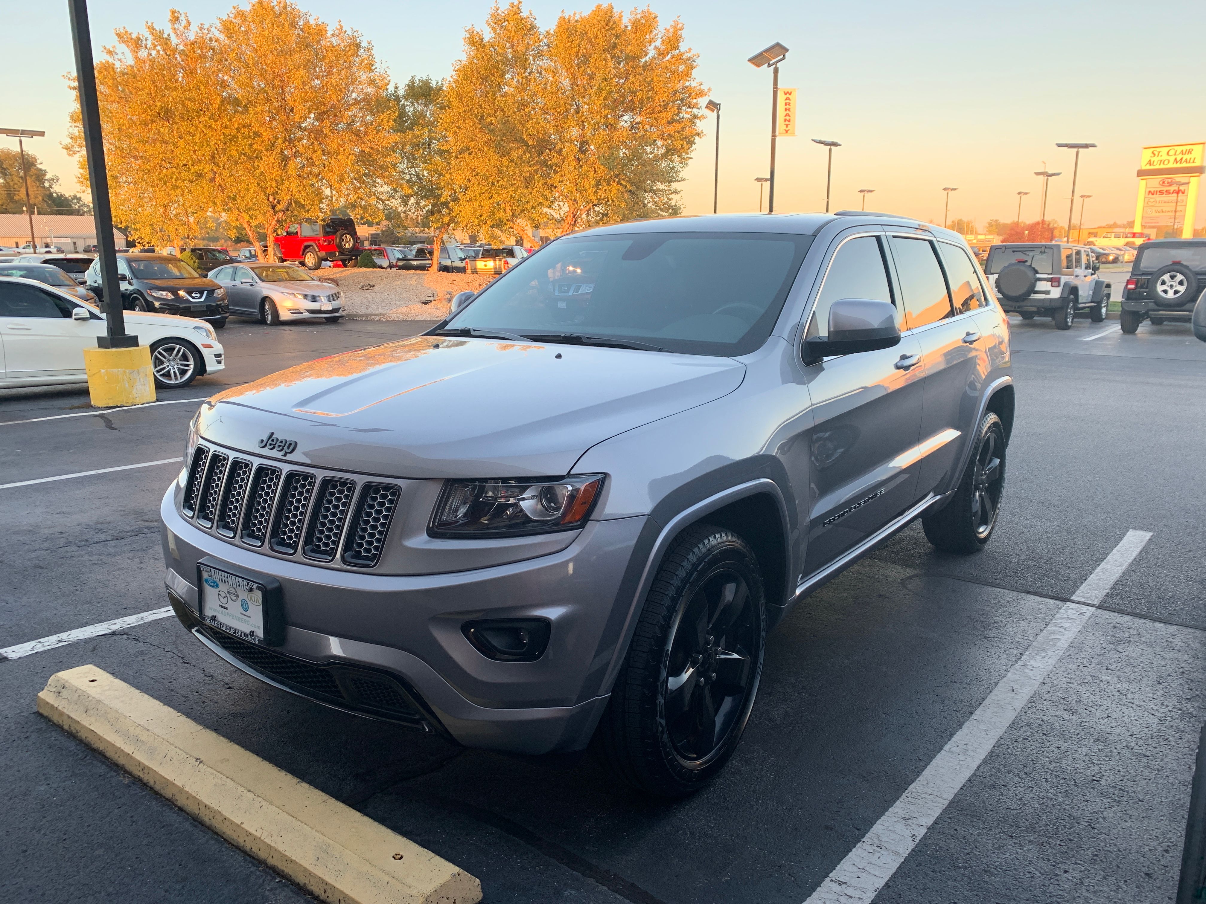 Used 2015 Jeep Grand Cherokee Altitude AWD/4WD image 1