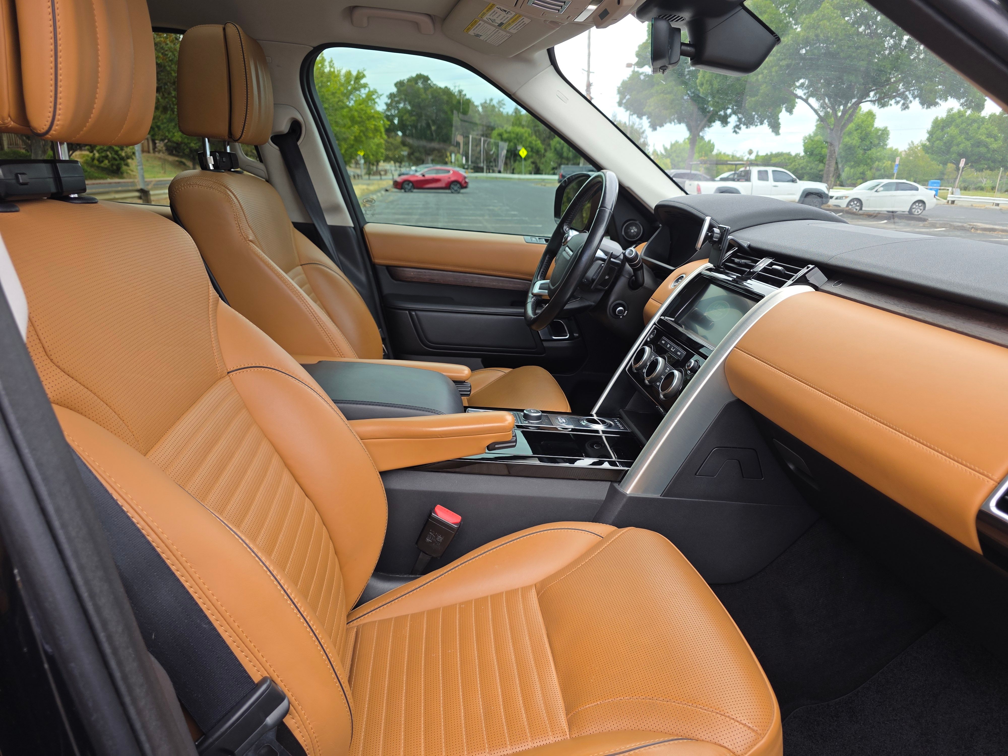 Used 2018 Land Rover Discovery HSE Luxury AWD/4WD image 17
