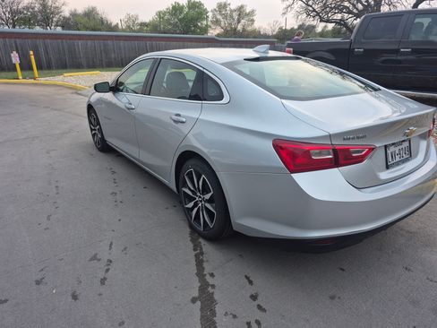 Used 2018 Chevrolet Malibu LT image 1