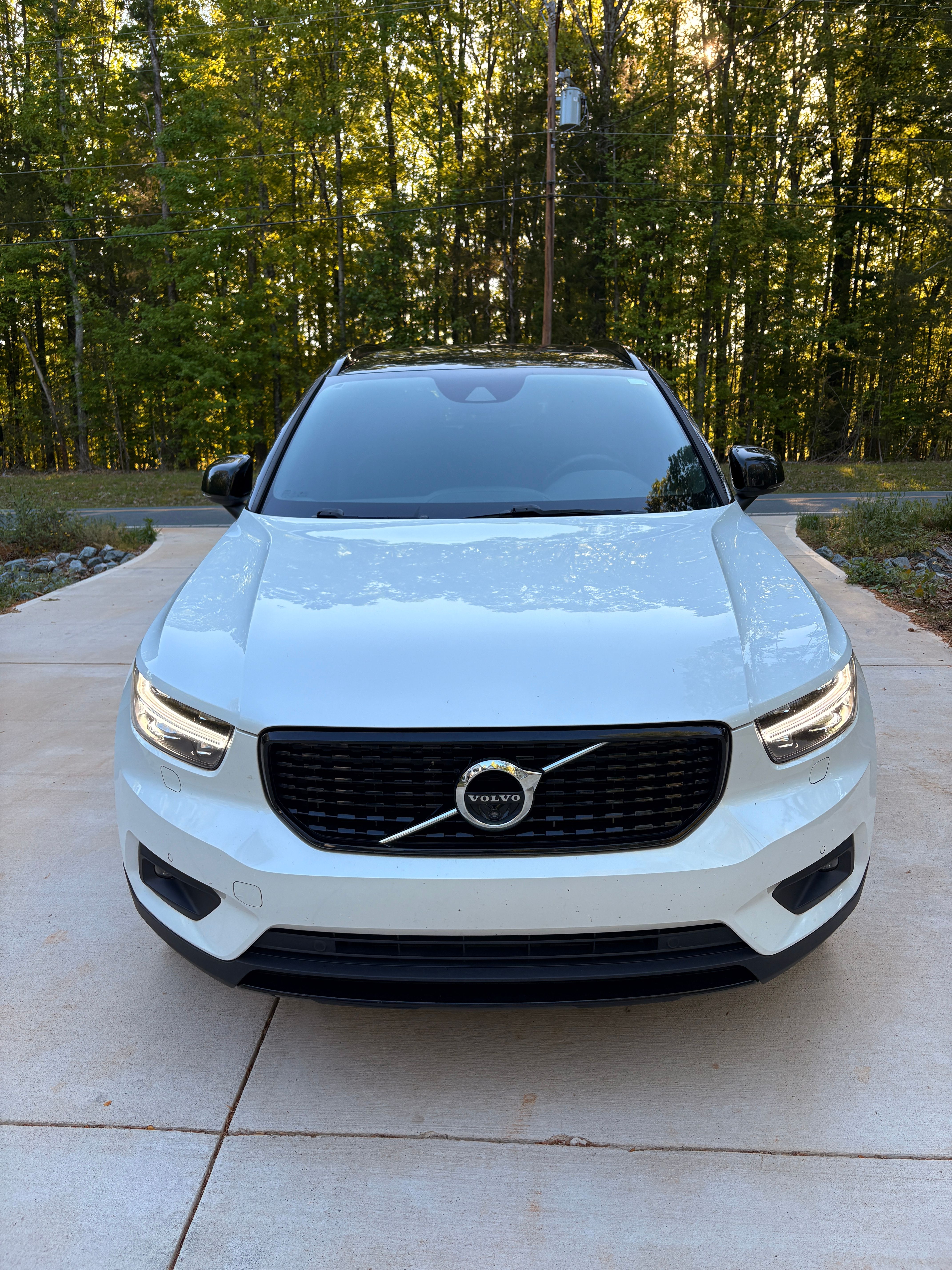 Used 2019 Volvo XC40 T5 R-Design AWD/4WD image 2