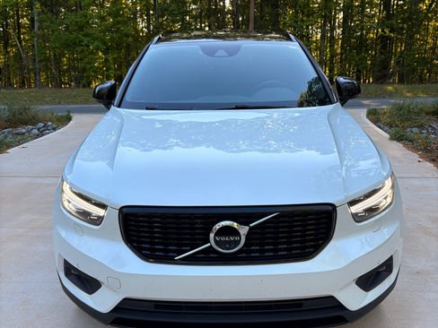 Used 2019 Volvo XC40 T5 R-Design AWD/4WD image 2