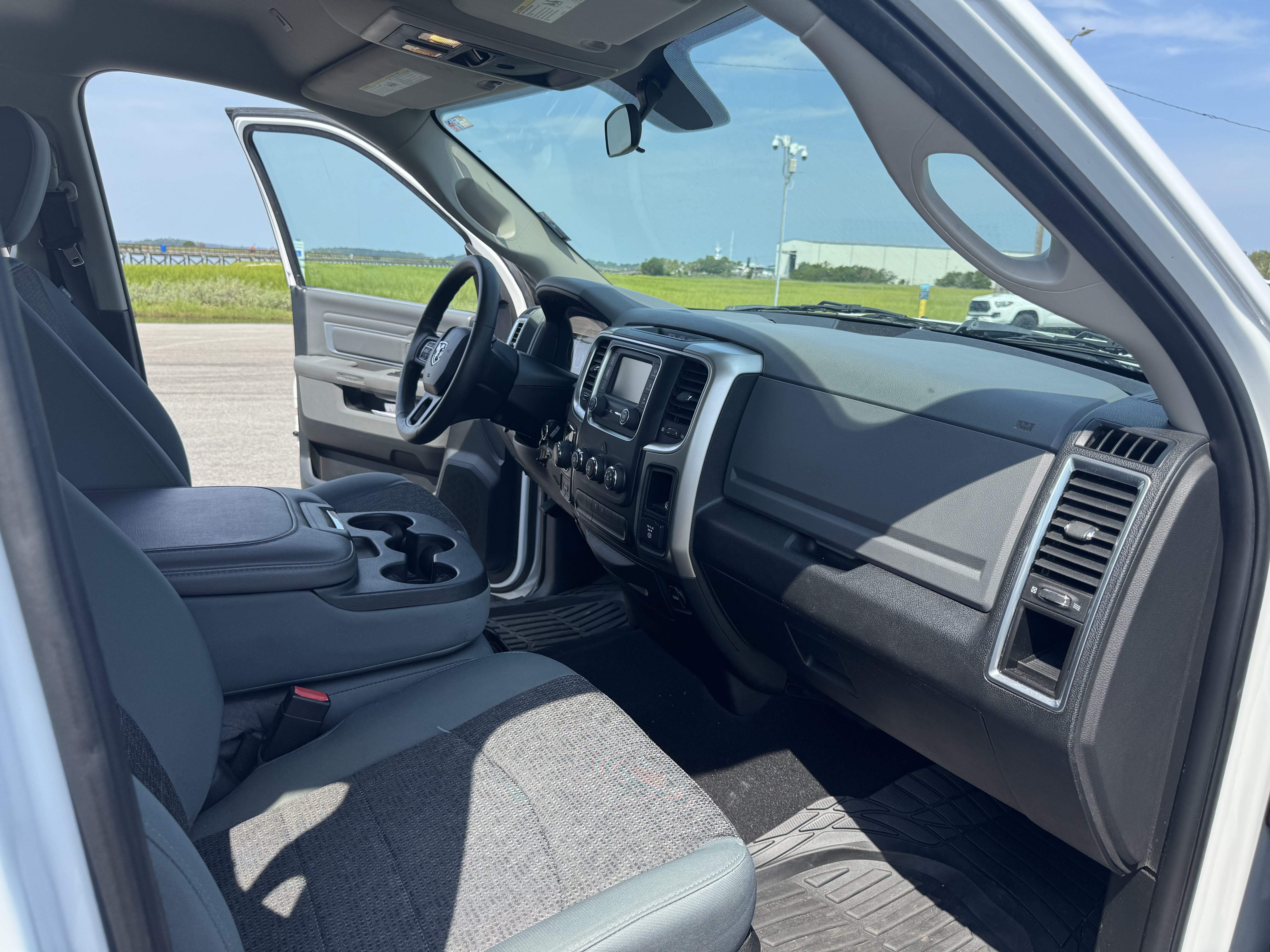 Used 2018 RAM 1500 Classic SLT AWD/4WD image 10