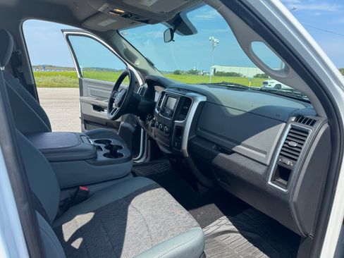 Used 2018 RAM 1500 Classic SLT AWD/4WD image 10