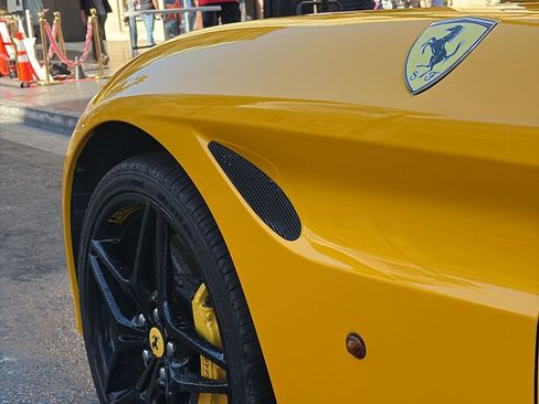 Used 2015 Ferrari California T image 9