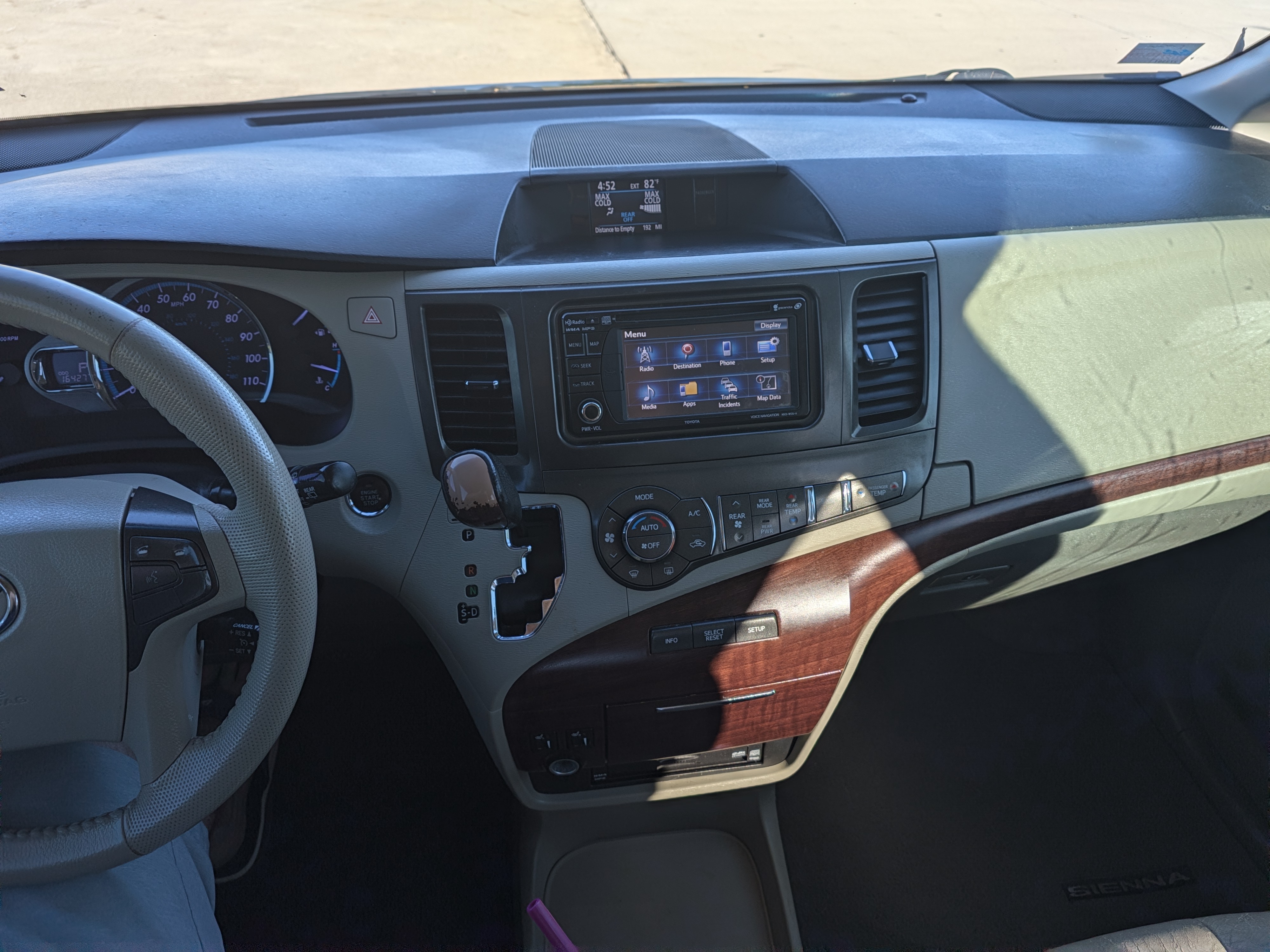 Used 2013 Toyota Sienna XLE w/ Entertainment Pkg FWD image 11