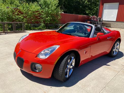 Used 2008 Pontiac Solstice GXP w/ Premium Package RWD image 14