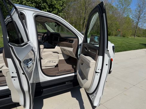 Used 2022 GMC Yukon Denali w/ Denali Ultimate Package AWD/4WD image 21
