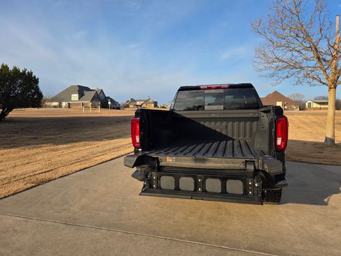 Used 2024 GMC Sierra 1500 AT4 w/ Technology Package image 5