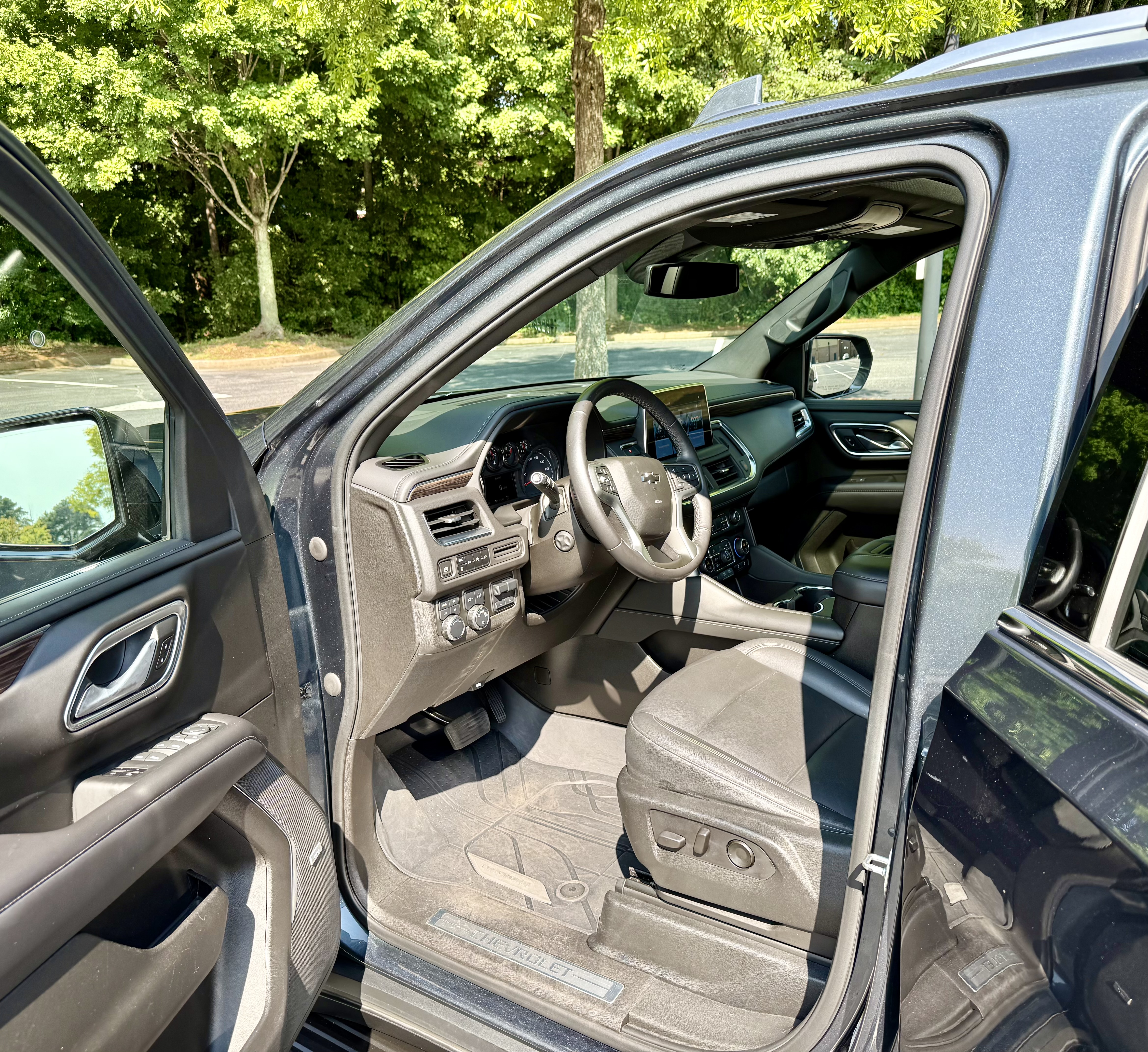 Used 2021 Chevrolet Tahoe LT w/ LT Signature Package AWD/4WD image 11