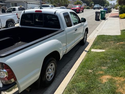 Used 2015 Toyota Tacoma 2WD Access Cab w/ SR5 Package image 2