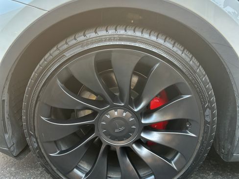 Used 2023 Tesla Model Y Performance AWD/4WD image 9