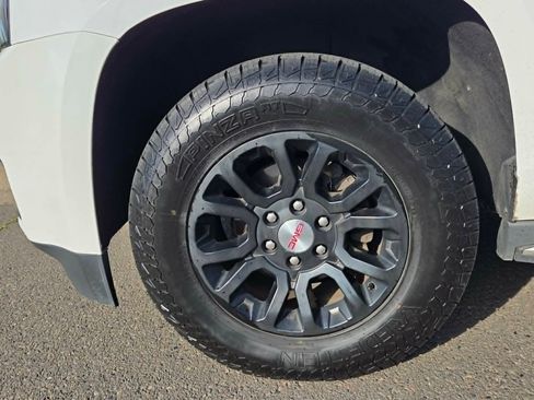 Used 2017 GMC Yukon XL SLT AWD/4WD image 19