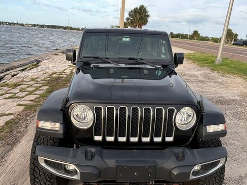 Used 2019 Jeep Wrangler Unlimited Sahara AWD/4WD image 2