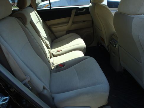Used 2012 Toyota Highlander Limited w/ Tech Pkg image 10