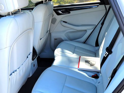 Used 2020 Porsche Macan image 15