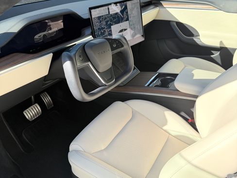 Used 2023 Tesla Model S Standard Range image 4