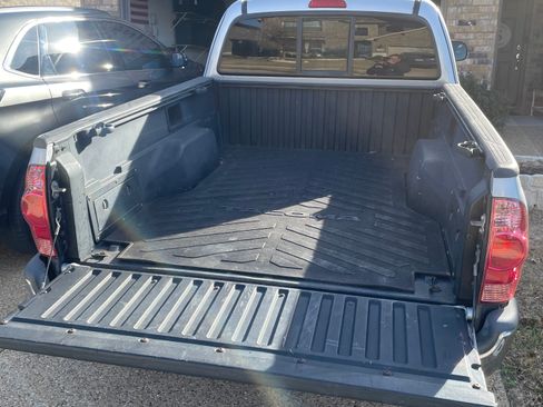 Used 2005 Toyota Tacoma PreRunner image 5