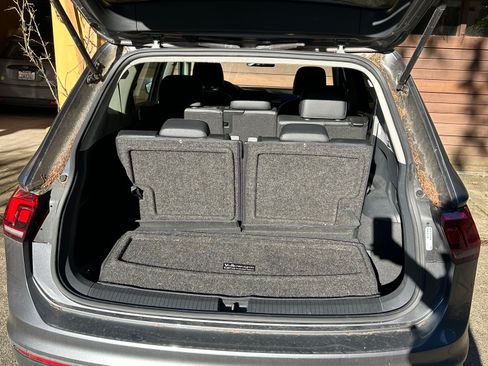 Used 2018 Volkswagen Tiguan SE w/ 3rd Row Seat Package image 9