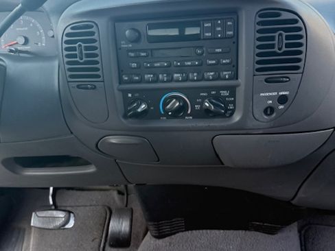 Used 2002 Ford F150 Short Bed 4D image 14