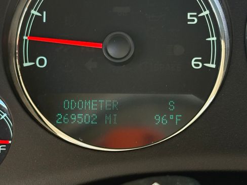 Used 2013 Chevrolet Tahoe LT RWD image 11