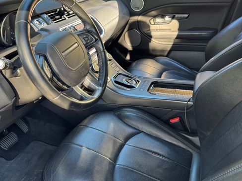 Used 2019 Land Rover Range Rover Evoque SE Premium image 14